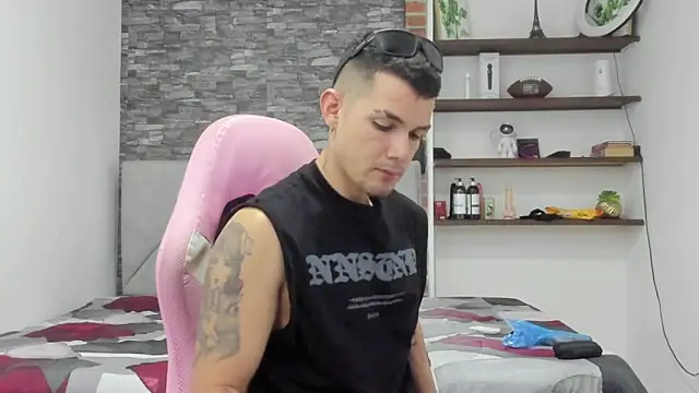 BooyHott  online show from 14, 2, 2026