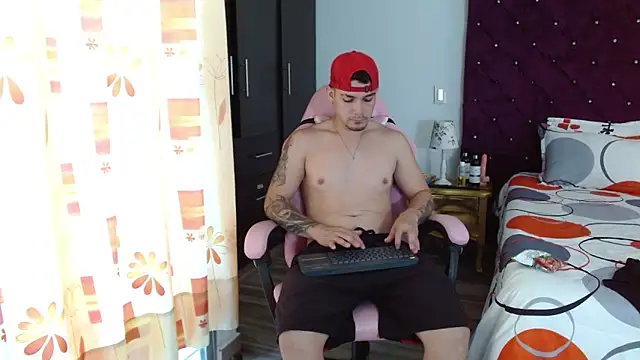 BooyHott  online show from 22, 10, 2025