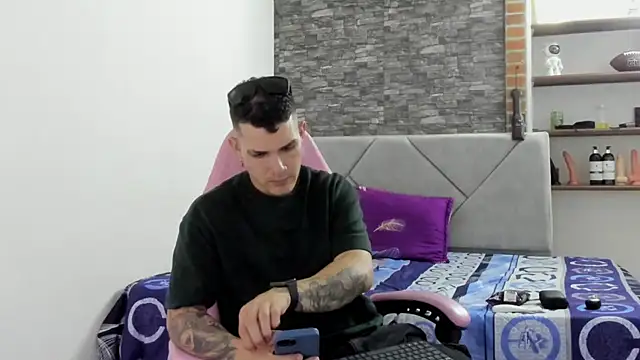 BooyHott  online show from 8, 1, 2026