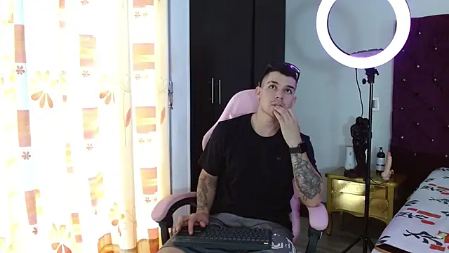 BooyHott  online show from 13, 11, 2025