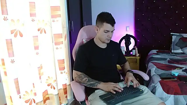 BooyHott  online show from 21, 11, 2025