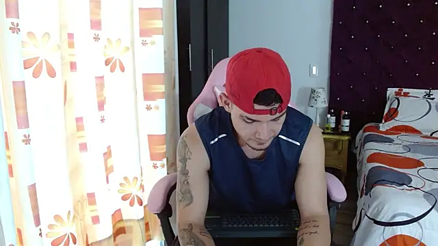 BooyHott  online show from 25, 10, 2025