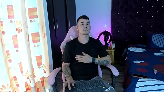 BooyHott  online show from 23, 11, 2025