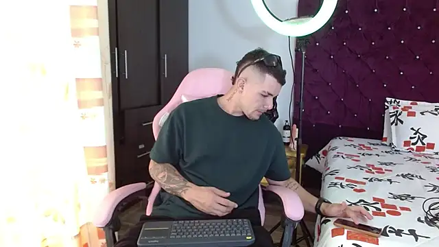 BooyHott  online show from 10, 11, 2025