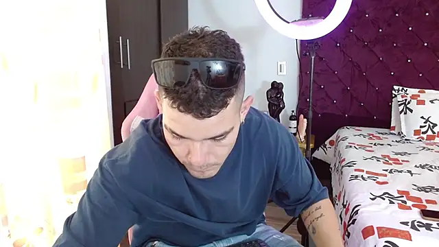 BooyHott  online show from 12, 11, 2025