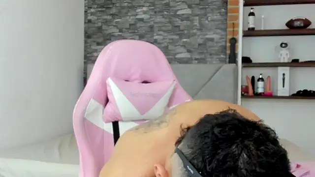 BooyHott  online show from 2, 2, 2026