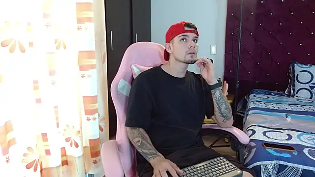 BooyHott  online show from 7, 11, 2025