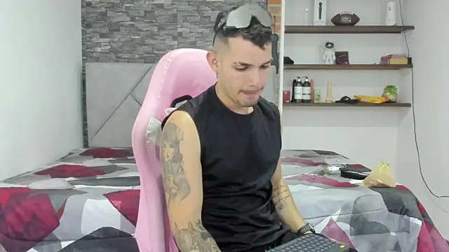 BooyHott  online show from 12, 2, 2026