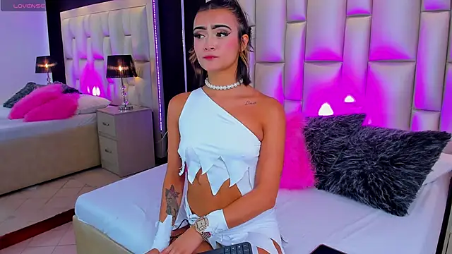 LuisaJonnes  online show from 31, 10, 2025