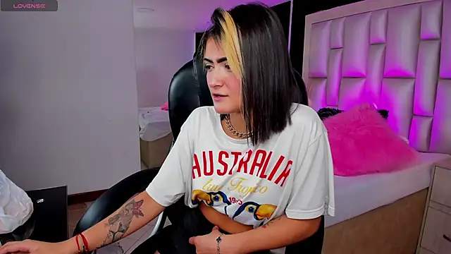 LuisaJonnes  online show from 12, 11, 2025