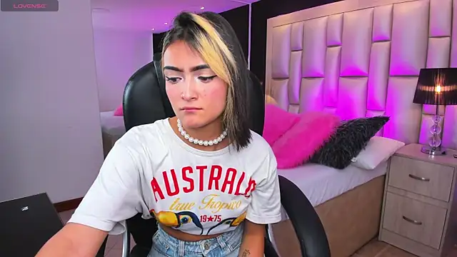 LuisaJonnes  online show from 6, 11, 2025