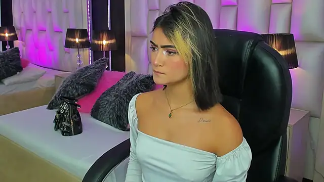 LuisaJonnes  online show from 27, 11, 2025