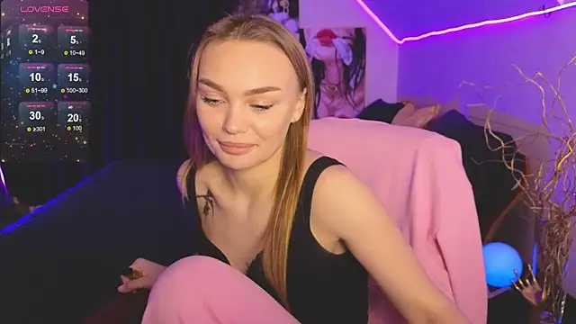 KitsyMoore online show from 4, 10, 2025