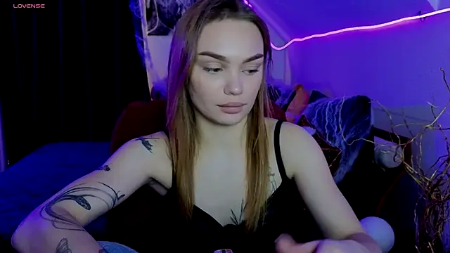 KitsyMoore online show from 4, 11, 2025