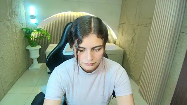 Snapshot of dany_r_ chatting on 3, 3, 2026 dany r online show from 3, 3, 2026