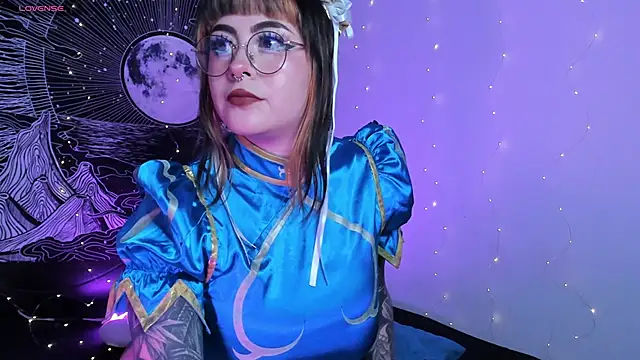 Snapshot of Hallucigenia_ chatting on 22, 10, 2025 Hallucigenia online show from 22, 10, 2025