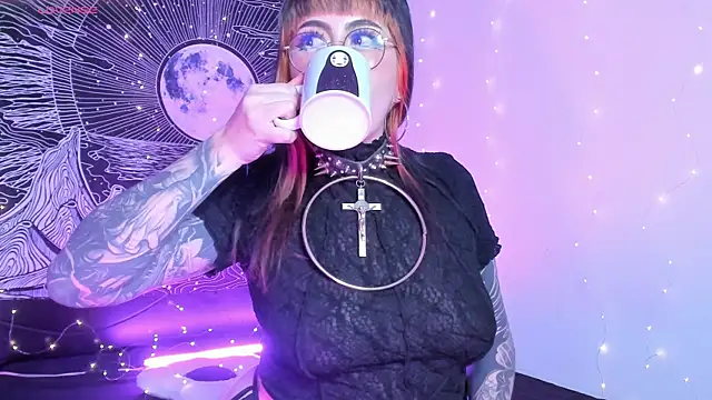 Snapshot of Hallucigenia_ chatting on 26, 9, 2025 Hallucigenia online show from 26, 9, 2025