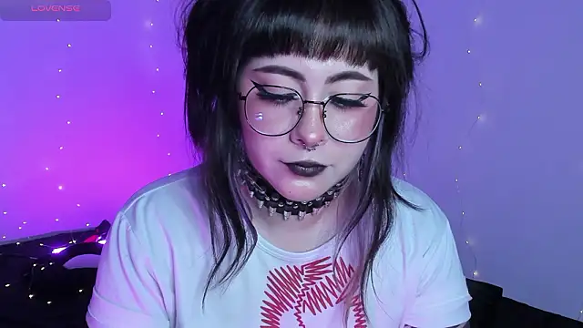 Snapshot of Hallucigenia_ chatting on 1, 3, 2026 Hallucigenia online show from 1, 3, 2026