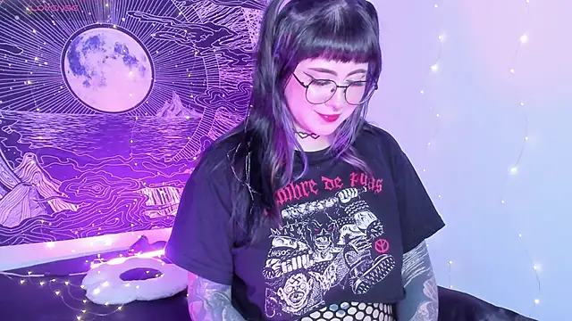 Snapshot of Hallucigenia_ chatting on 4, 2, 2026 Hallucigenia online show from 4, 2, 2026