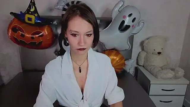 prettiestwinsor online show from 28, 10, 2025