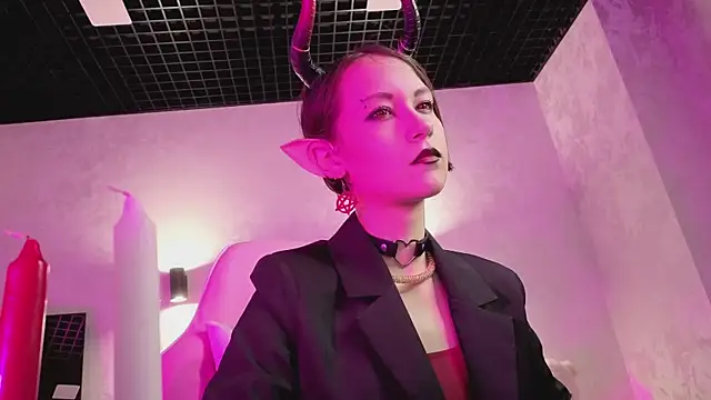 prettiestwinsor online show from 30, 10, 2025