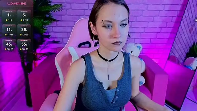 prettiestwinsor online show from 14, 11, 2025