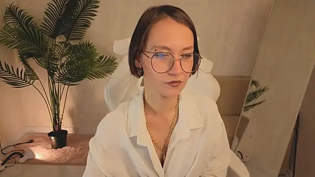 prettiestwinsor online show from 6, 11, 2025