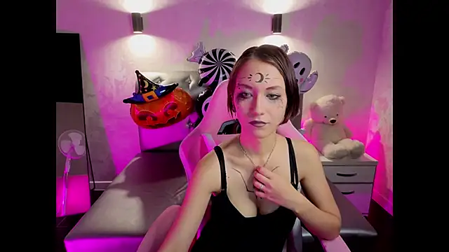 prettiestwinsor online show from 29, 10, 2025