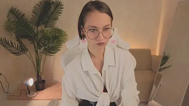 prettiestwinsor online show from 7, 11, 2025