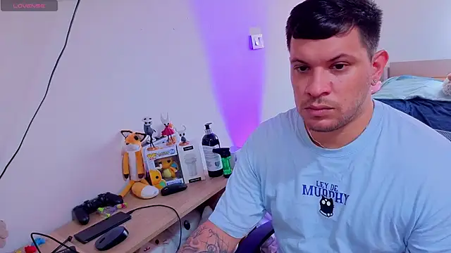 Snapshot of ryden_01 chatting on 15, 10, 2025 ryden 01 online show from 15, 10, 2025