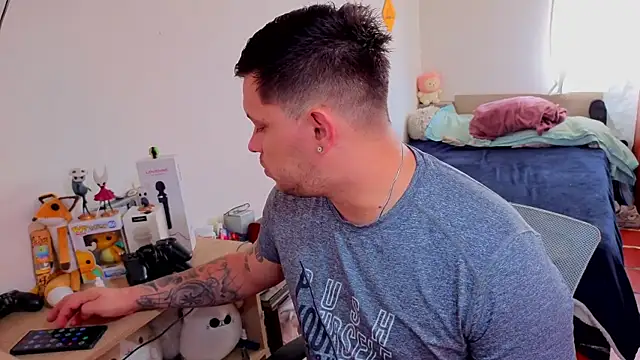 Snapshot of ryden_01 chatting on 16, 11, 2025 ryden 01 online show from 16, 11, 2025