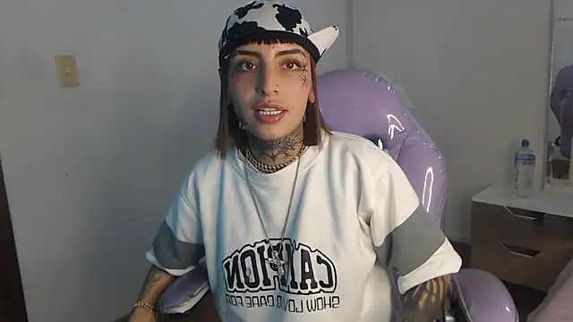 Gyal 8  online show from 6, 11, 2025