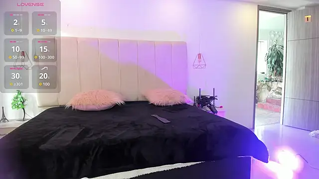 Gyal 8  online show from 30, 11, 2025