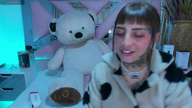 Gyal 8  online show from 25, 9, 2025