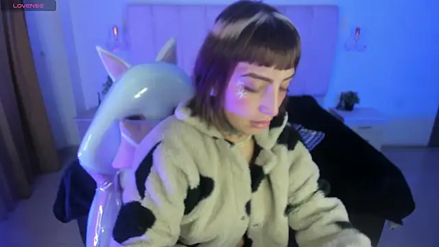 Gyal 8  online show from 23, 12, 2025