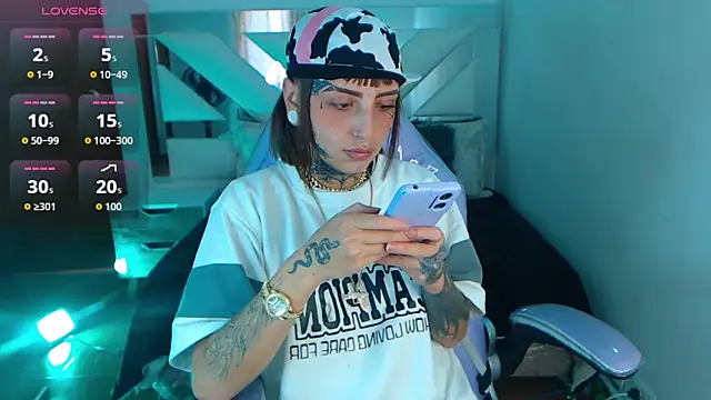 Gyal 8  online show from 24, 10, 2025