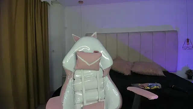 Gyal 8  online show from 30, 11, 2025