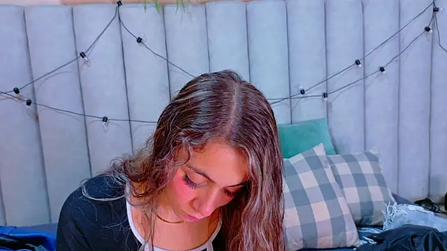 Snapshot of MyApril__ chatting on 5, 3, 2026 MyApril online show from 5, 3, 2026