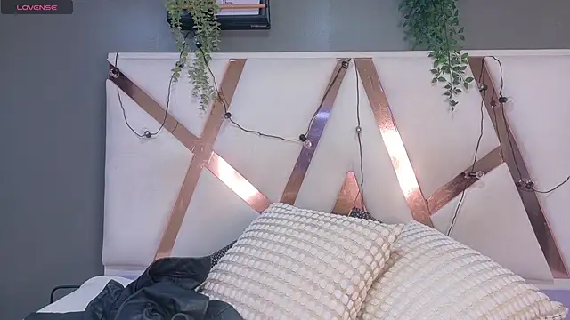 MyApril   online show from 13, 2, 2026