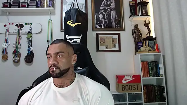 henryhadesflirt online show from 3, 11, 2025