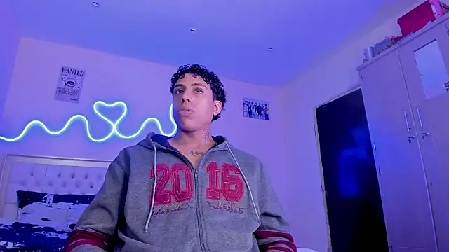 Snapshot of Glader31 chatting on 15, 11, 2025 Glader31 online show from 15, 11, 2025