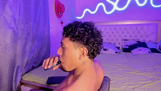 Snapshot of Glader31 chatting on 16, 10, 2025 Glader31 online show from 16, 10, 2025