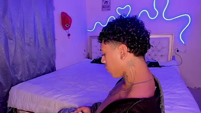 Snapshot of Glader31 chatting on 13, 10, 2025 Glader31 online show from 13, 10, 2025