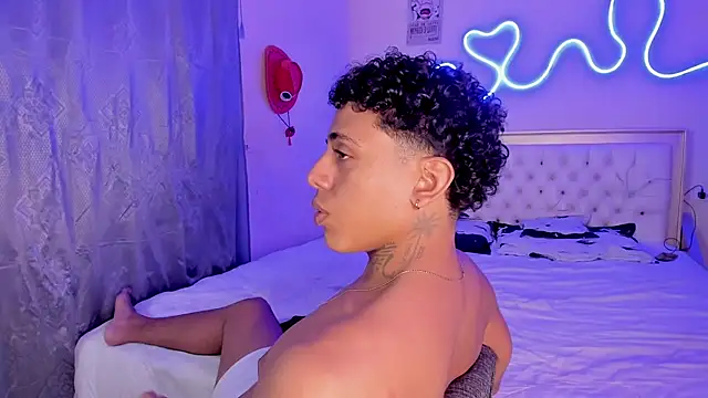 Snapshot of Glader31 chatting on 28, 10, 2025 Glader31 online show from 28, 10, 2025