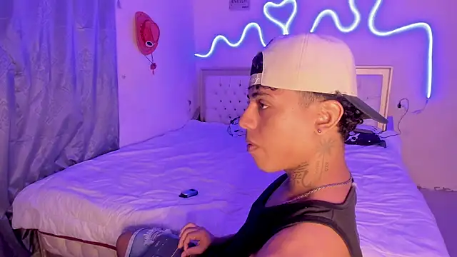 Snapshot of Glader31 chatting on 14, 10, 2025 Glader31 online show from 14, 10, 2025