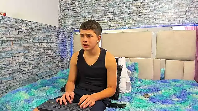 Julian wolf18 online show from 23, 10, 2025