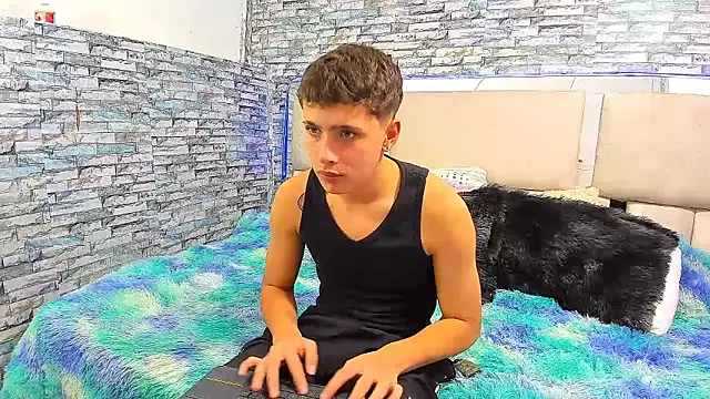 Julian wolf18 online show from 2, 10, 2025