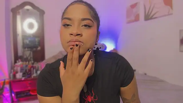 Snapshot of camilafoox7 chatting on 13, 10, 2025 camilafoox7 online show from 13, 10, 2025