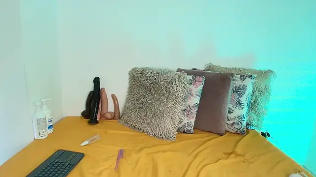 SaraGuzmann online show from 25, 3, 2026