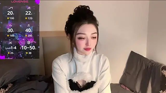 Snapshot of fioralba chatting on 18, 12, 2025 fioralba online show from 18, 12, 2025